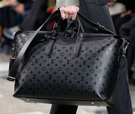 louis vuitton men pouch